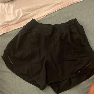 Lululemon hotty hot shorts in 6-tall